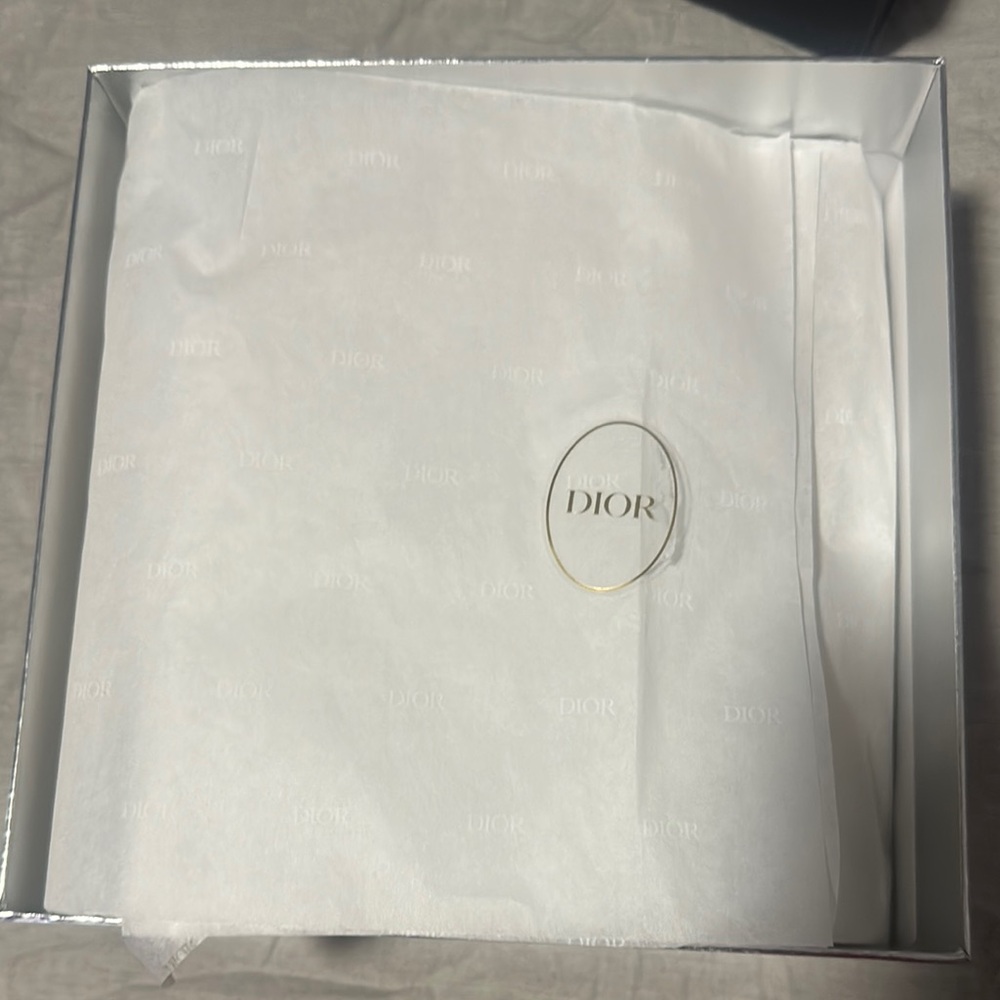 Dior White Gift Box with Ribbon - Picture 3 of 5